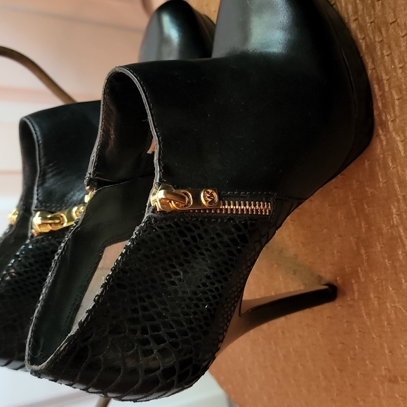 Michael Kors Booties Platform Heel - Picture 2 of 8